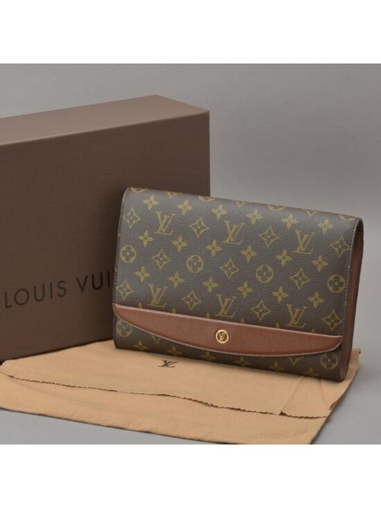 Louis Vuitton Handbags - Louis Vuitton Gold Clutch Monogram